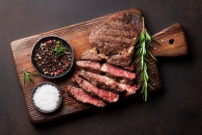 Druhy hovězích steaků a stupně propečení, dáte si medium nebo rare?