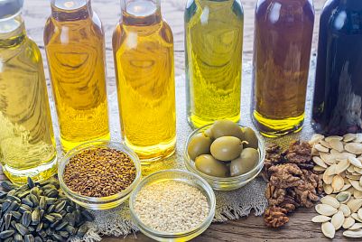 Kolik znáte druhů olejů pro vaření? A víte, jak je správně používat?