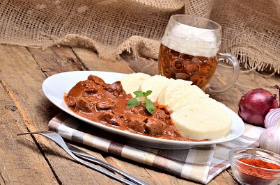 Řízek je italský, smažák francouzský. Znáte historii české kuchyně?