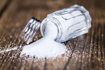 Vyznavači slaných pokrmů umírají více než kuřáci. Čím nahradit sůl?