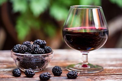 Čerstvé či sušené ovoce nepatří jen do jogurtu. Vyrobte lahodné domácí víno
