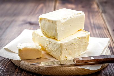 Čím při vaření a pečení nahradit máslo? Známe levnější i zdravější alternativy