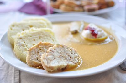 Tradiční knedlíky budou lahůdkou, když si je připravíte doma