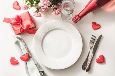 Dárek k Valentýnu v podobě romantické večeře potěší muže nejvíce!