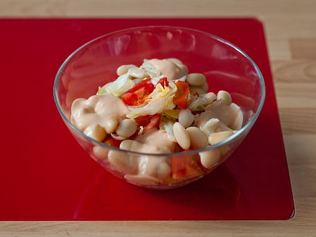 Salát s bílými fazolemi