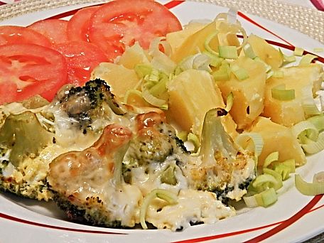 Brokolice zapečená s vejcem, smetanou a sýrem
