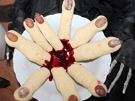 Recept na halloweenské sušenky – prsty, náhrobky, dýně