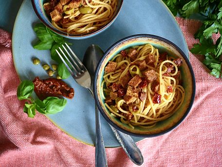 Špagety s olivy a sušenými rajčaty