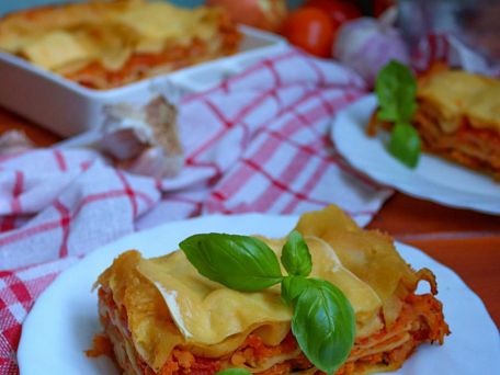 Lasagne s cuketou a červenou čočkou