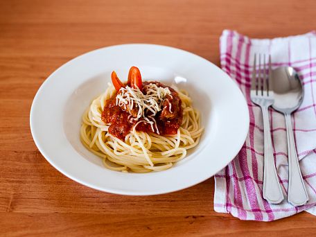 Vepřové v rajčatové omáčce se špagetami