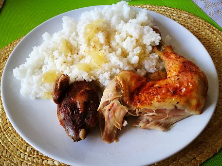 Pečené kuřecí maso s rýží