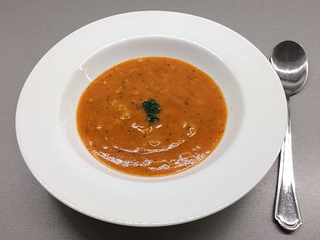 Rajská polévka s bazalkou