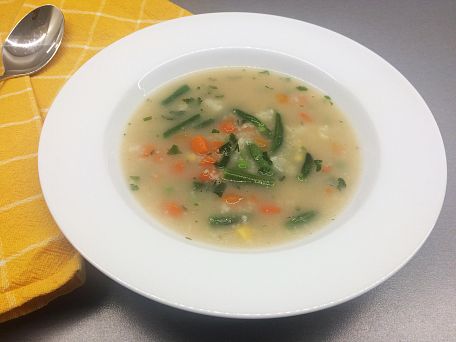 Rychlá zeleninová polévka s kuskusem