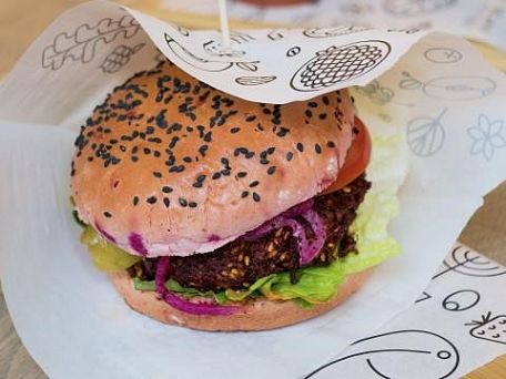 Řepný burger nejen pro vegetariány