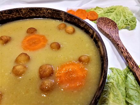 Kapustová polévka s vůní mrkve a celeru