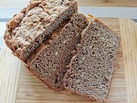 Celozrnný žitný chléb z domácí pekárny