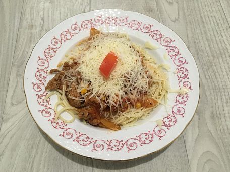Špagety s mletým masem a cuketou