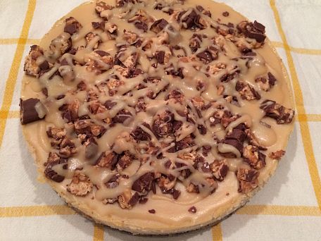 Snickers cheesecake