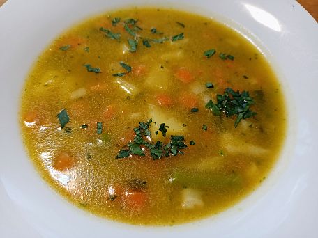 Zeleninová polévka zahuštěná dýňovým pyré