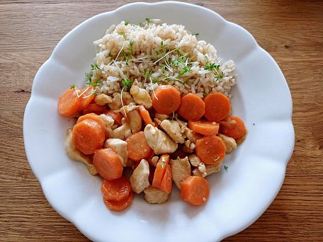 Krůtí maso s mrkví a celozrnnou rýží