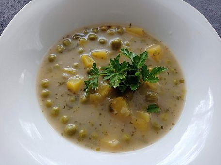 Jemná hrášková polévka s bramborem