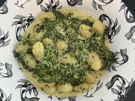 Gnocchi se špenátem a smetanovou omáčkou