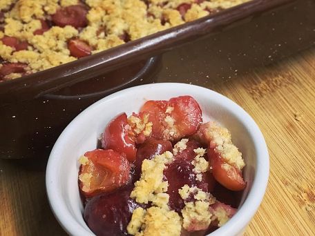 Třešňový crumble s drobenkou s ovesnými vločkami
