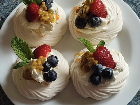 Mini pavlova