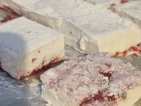 Marshmallow s malinami