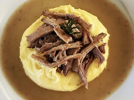 Trhaná vepřová krkovička s bramborovou kaší