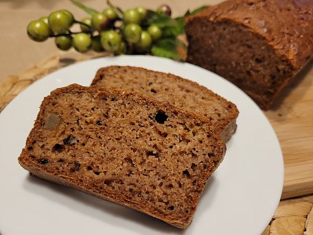 Jablečný chlebíček s ořechy a kandovaným ovocem
