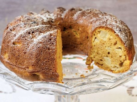 Šťavnatá jablková bábovka s bílou čokoládou