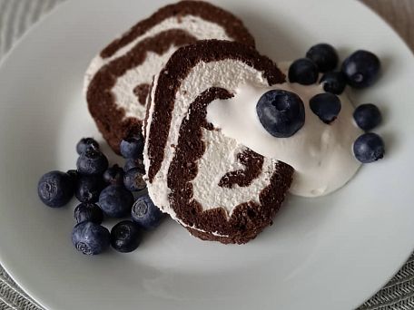 Čokoládová roláda s mascarpone krémem