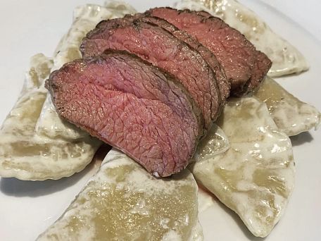 Domácí ravioli s ricottou, hovězí angus
