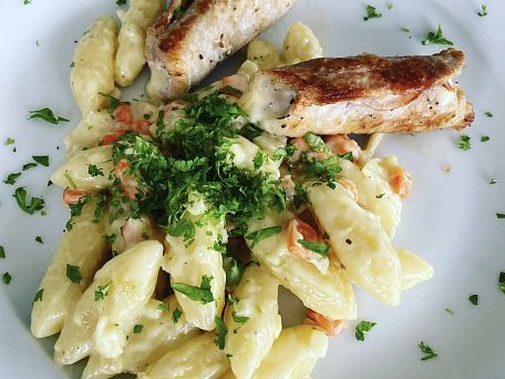 Vepřové závitky a nočky s kořenovou zeleninou