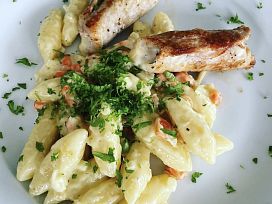 Vepřové závitky a nočky s kořenovou zeleninou