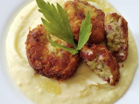 Cuketové karbanátky se slaninou v trojobalu