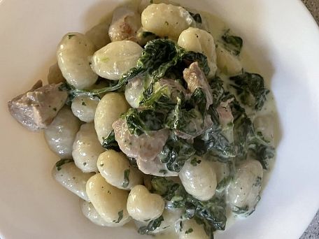 Gnocchi s vepřovou panenkou a špenátem
