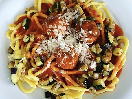 Masové koule s italskou rajčatovou omáčkou