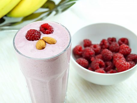 Smoothie z malin, mandlí a chia semínek