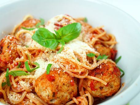 Kuřecí masové kuličky se špagetami