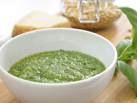 Bazalkové pesto